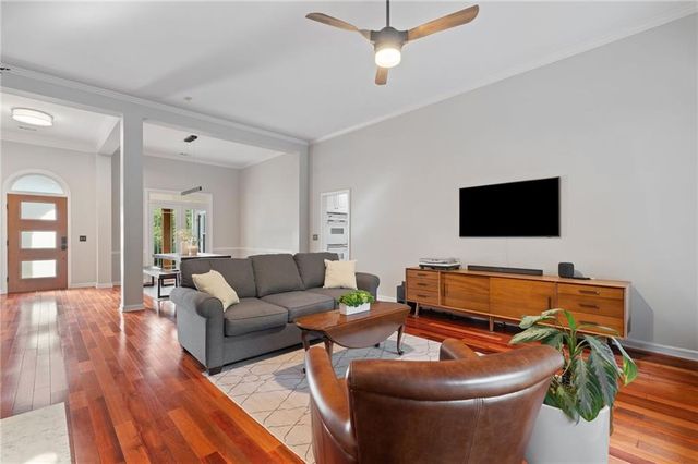 802 Lakeglen Drive, Suwanee, GA 30024
