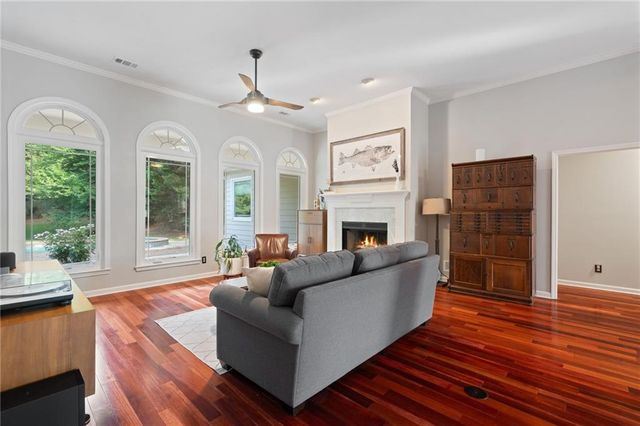 802 Lakeglen Drive, Suwanee, GA 30024