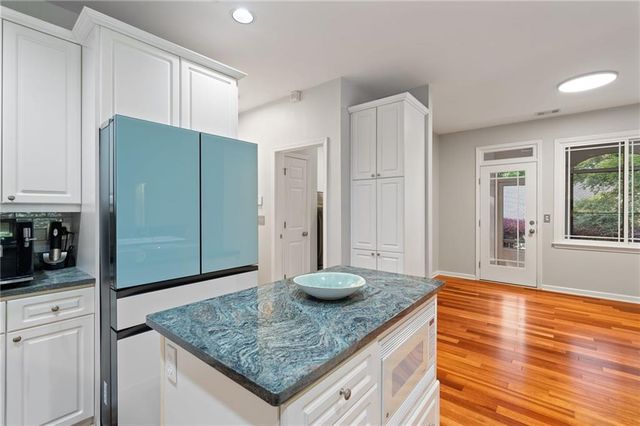 802 Lakeglen Drive, Suwanee, GA 30024