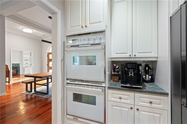 802 Lakeglen Drive, Suwanee, GA 30024