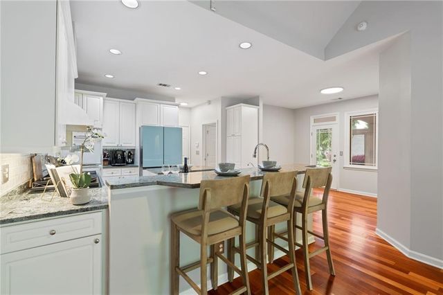 802 Lakeglen Drive, Suwanee, GA 30024