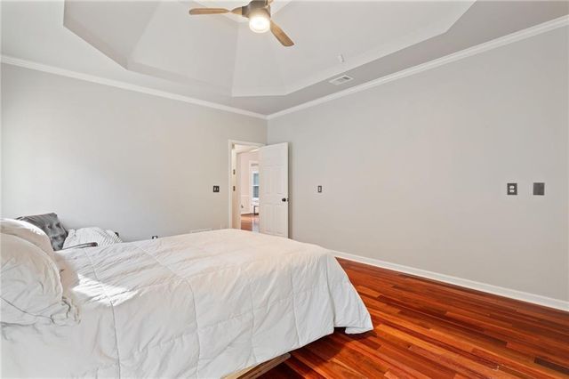 802 Lakeglen Drive, Suwanee, GA 30024