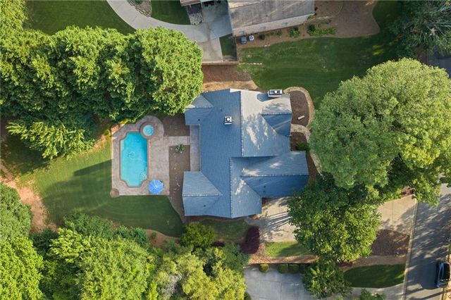 802 Lakeglen Drive, Suwanee, GA 30024