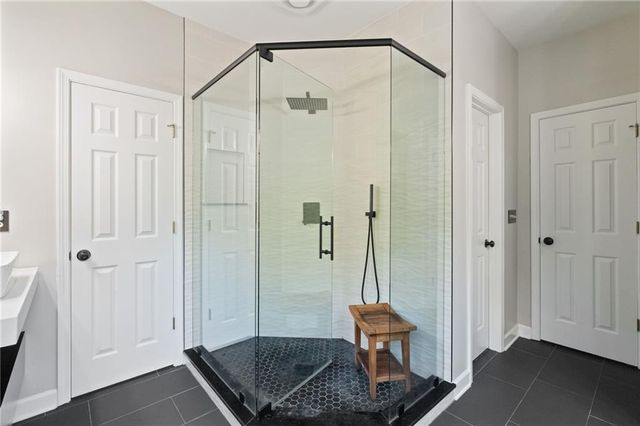 802 Lakeglen Drive, Suwanee, GA 30024