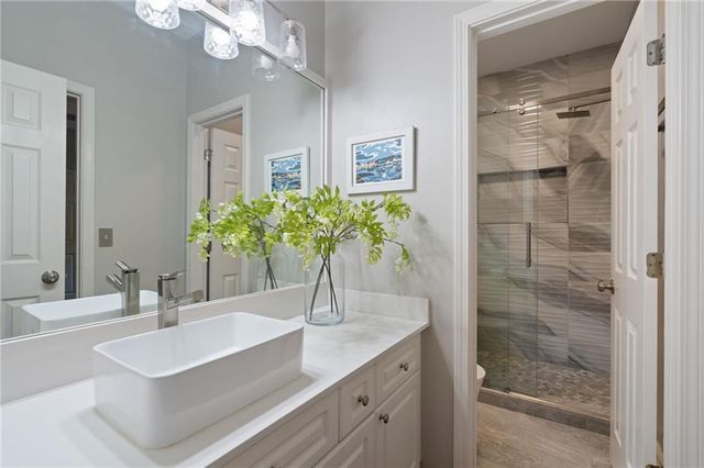 802 Lakeglen Drive, Suwanee, GA 30024