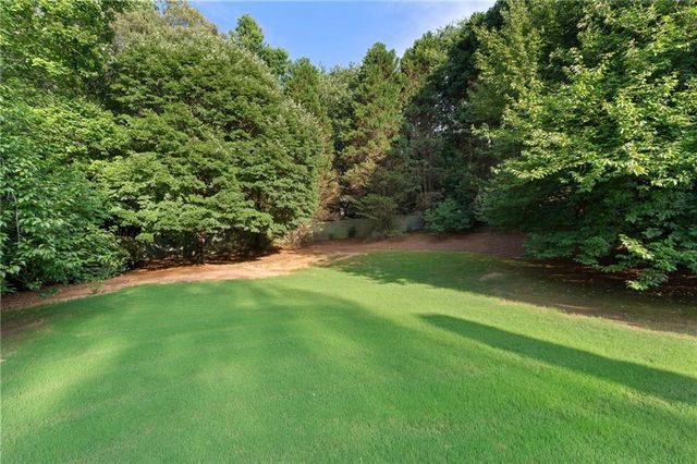 802 Lakeglen Drive, Suwanee, GA 30024