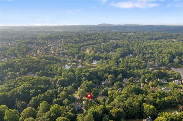 802 Lakeglen Drive, Suwanee, GA 30024