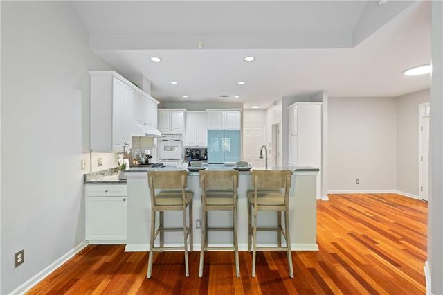 802 Lakeglen Drive, Suwanee, GA 30024