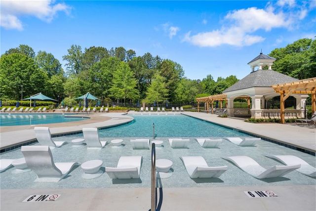 802 Lakeglen Drive, Suwanee, GA 30024