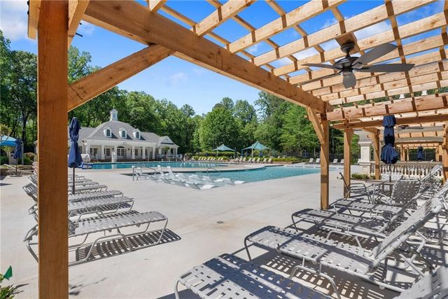 802 Lakeglen Drive, Suwanee, GA 30024
