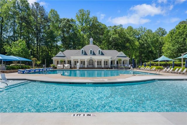802 Lakeglen Drive, Suwanee, GA 30024