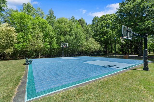 802 Lakeglen Drive, Suwanee, GA 30024