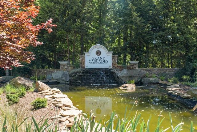 802 Lakeglen Drive, Suwanee, GA 30024
