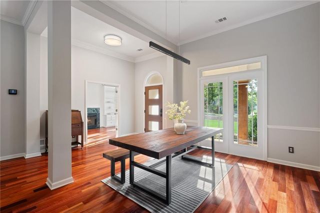 802 Lakeglen Drive, Suwanee, GA 30024