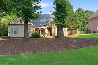 802 Lakeglen Drive, Suwanee, GA 30024