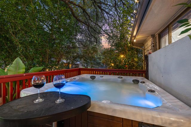 106 Sailmaster ST, Lakeway, TX 78734