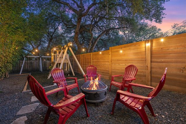 106 Sailmaster ST, Lakeway, TX 78734