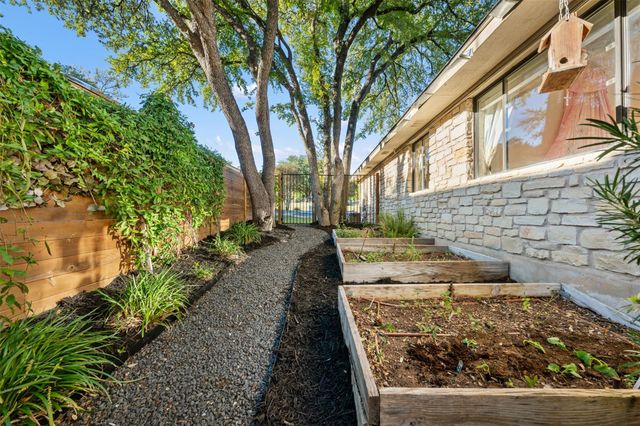 106 Sailmaster ST, Lakeway, TX 78734