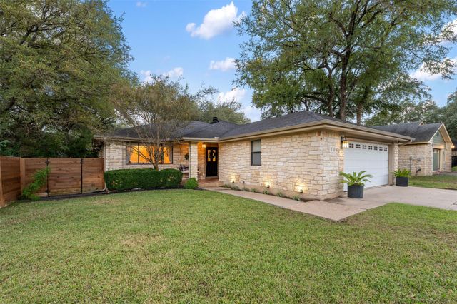 106 Sailmaster ST, Lakeway, TX 78734