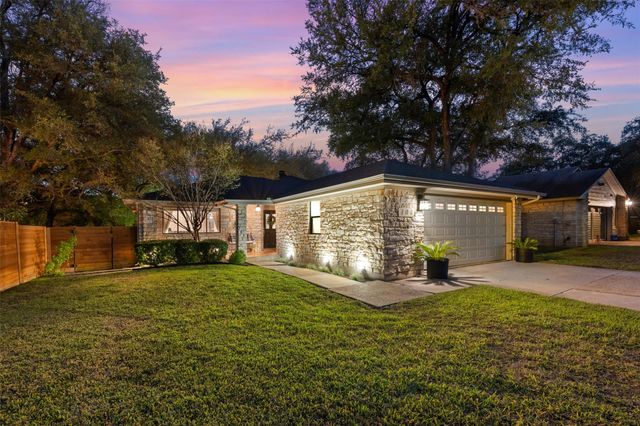 106 Sailmaster ST, Lakeway, TX 78734