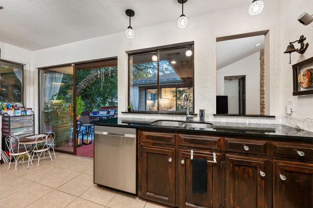 106 Sailmaster ST, Lakeway, TX 78734