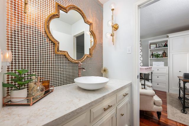 106 Sailmaster ST, Lakeway, TX 78734