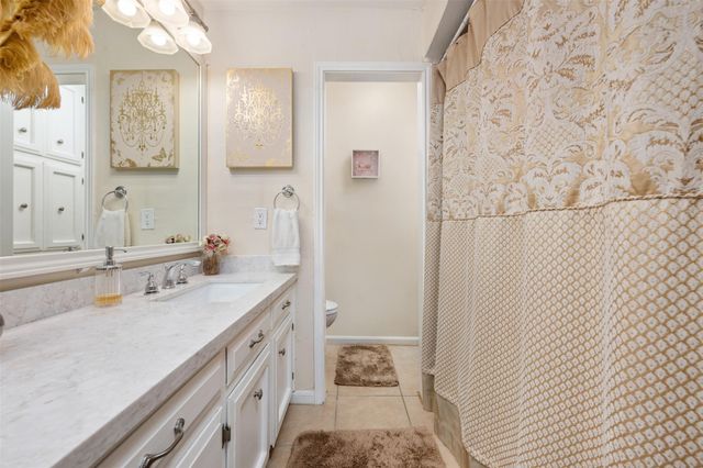 106 Sailmaster ST, Lakeway, TX 78734