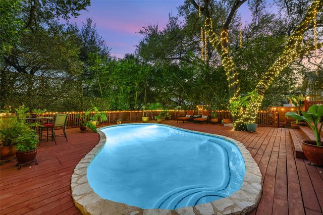 106 Sailmaster ST, Lakeway, TX 78734