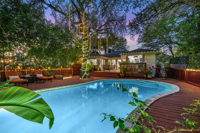 106 Sailmaster ST, Lakeway, TX 78734