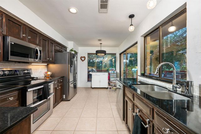 106 Sailmaster ST, Lakeway, TX 78734