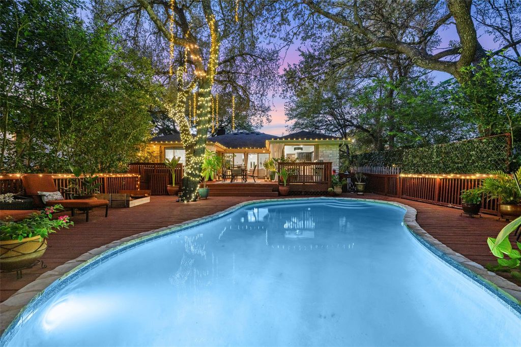 106 Sailmaster ST, Lakeway, TX 78734