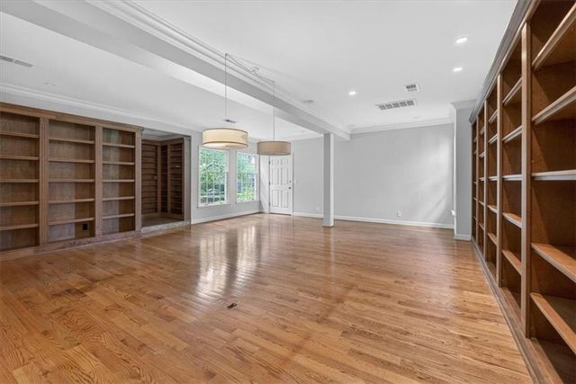 6336 Ensley Lane, Mission Hills, KS 66208