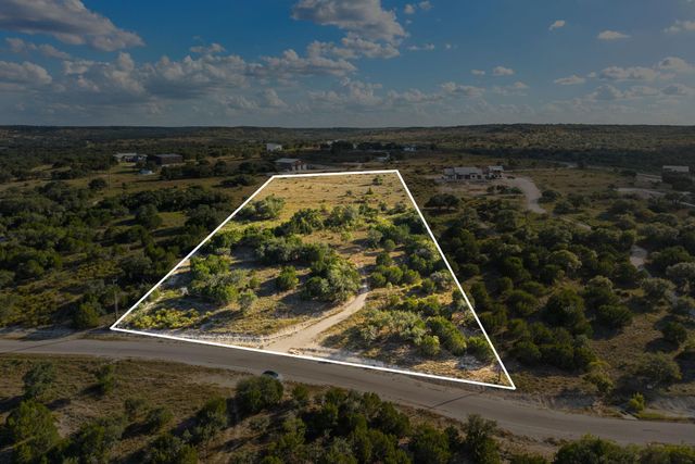 1051 Lipan Apache RUN, Blanco, TX 78606