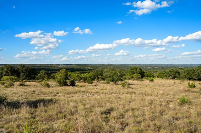1051 Lipan Apache RUN, Blanco, TX 78606