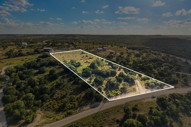 1051 Lipan Apache RUN, Blanco, TX 78606