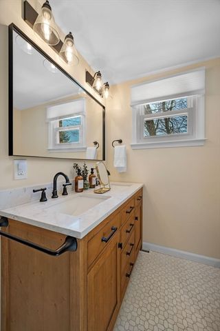 9 Lincoln Park, Marblehead, MA 01945