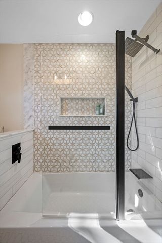 9 Lincoln Park, Marblehead, MA 01945