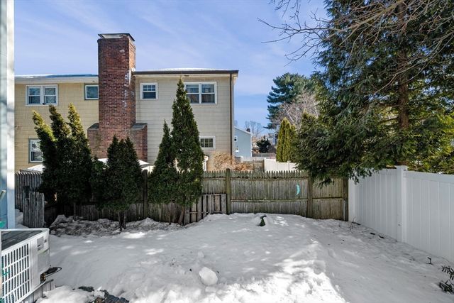 9 Lincoln Park, Marblehead, MA 01945