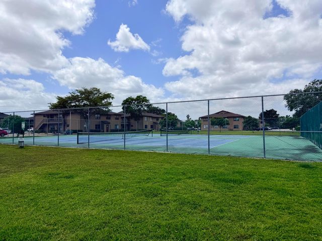 10059 Winding Lake Road 103, Sunrise, FL 33351