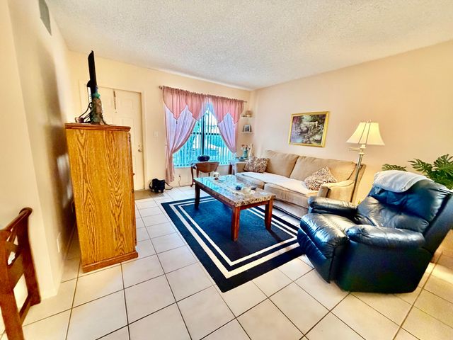 10059 Winding Lake Road 103, Sunrise, FL 33351