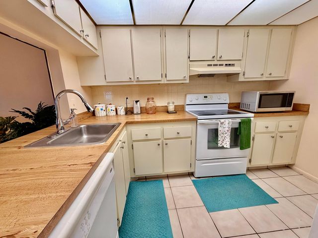 10059 Winding Lake Road 103, Sunrise, FL 33351