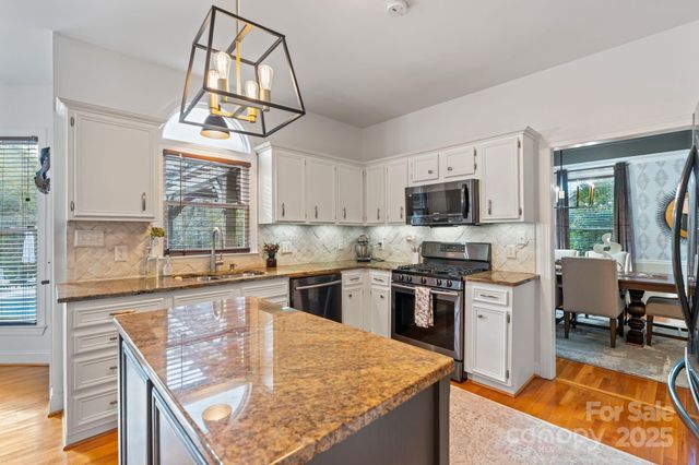 4150 Wandering Lane NE, Hickory, NC 28601