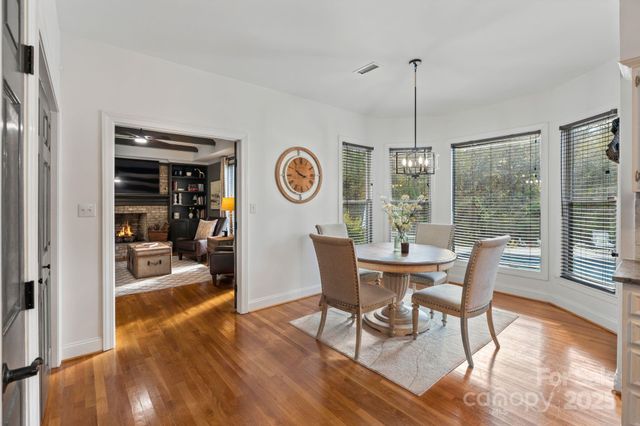 4150 Wandering Lane NE, Hickory, NC 28601