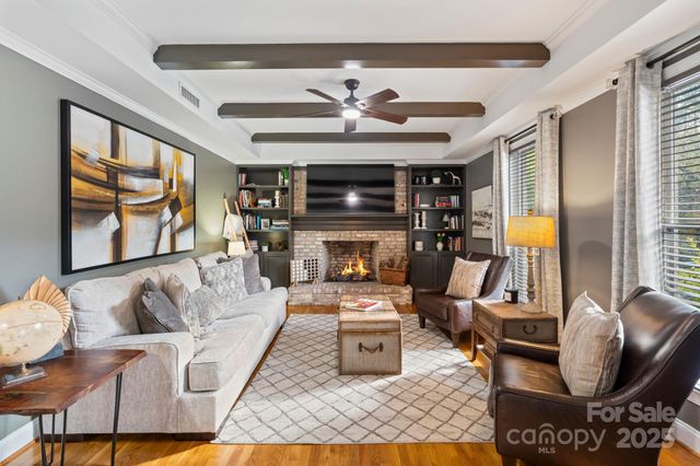 4150 Wandering Lane NE, Hickory, NC 28601