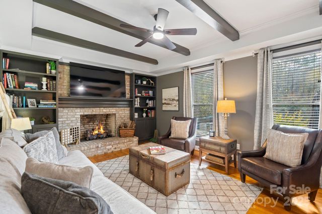 4150 Wandering Lane NE, Hickory, NC 28601