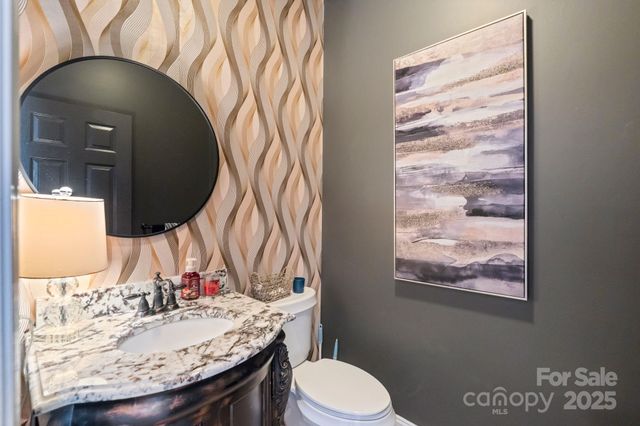 4150 Wandering Lane NE, Hickory, NC 28601