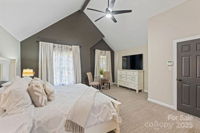 4150 Wandering Lane NE, Hickory, NC 28601