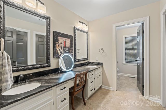 4150 Wandering Lane NE, Hickory, NC 28601