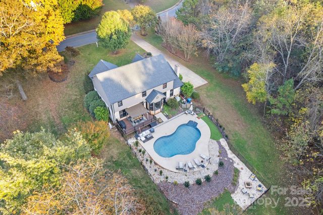 4150 Wandering Lane NE, Hickory, NC 28601