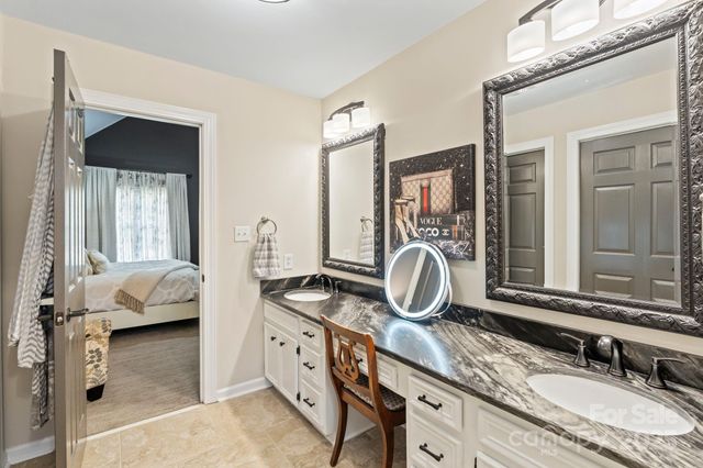 4150 Wandering Lane NE, Hickory, NC 28601